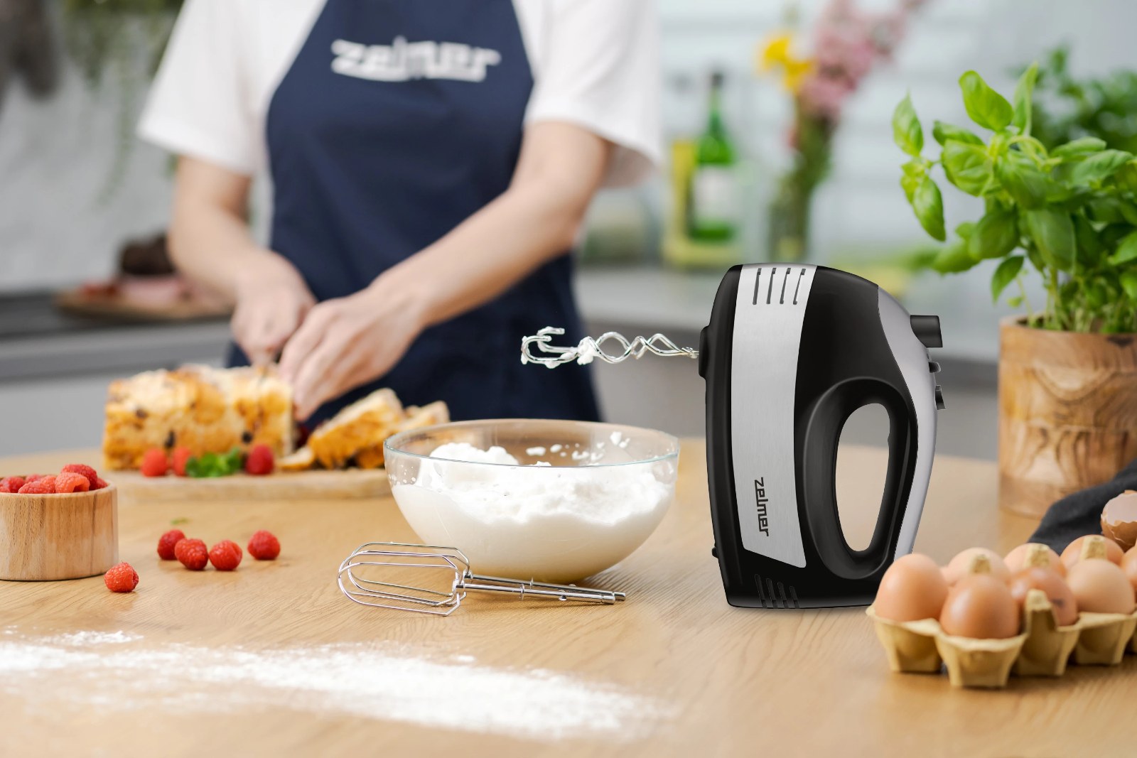 Zelmer ZHM2453BS: П’ять швидкостей для різних етапів рецепта